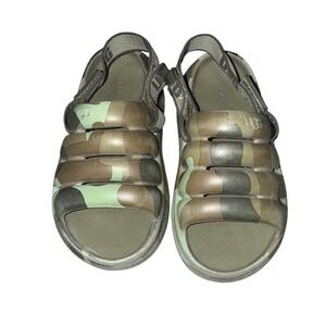 Kids UGG Kids Sport Yeah Camo Slide Sandals Size 1 Kids